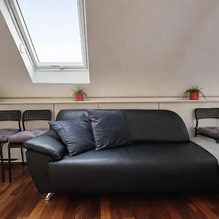 Διαμέρισμα Lovely House